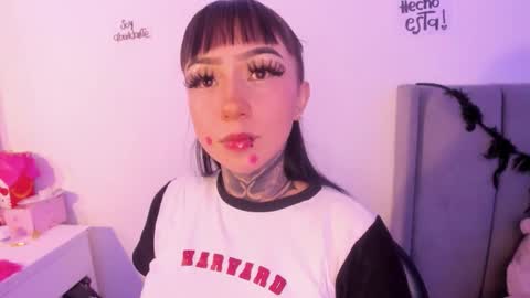 Lindaa maria  online show from November 2025 02:48:02 AM