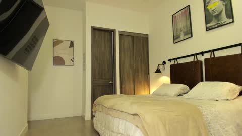 Nia  online show from February 2025 04:22:01 PM