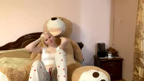 Luna online show from December 2025 07:37:01 AM