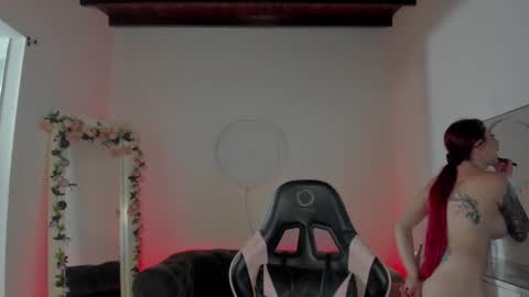 Lindsay    online show from January 2025 02:51:02 AM