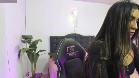 Linda  online show from March 2026 03:18:02 AM