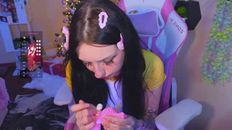 Snapshot of liniq chatting on December 2024 09:00:02 PM Lina online show from December 2024 09:00:02 PM