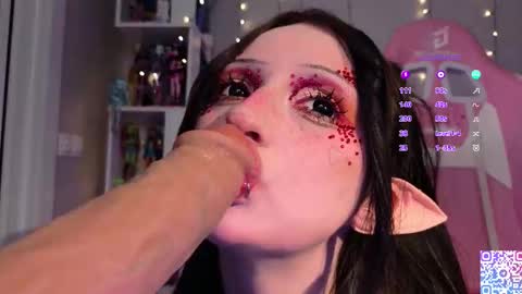 Snapshot of liniq chatting on October 2025 09:48:01 PM Lina online show from October 2025 09:48:01 PM