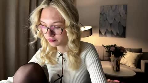 Emma online show from April 2026 06:25:01 PM