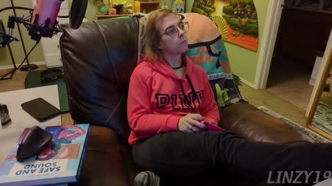 Linzy19 online show from February 2025 04:25:01 AM