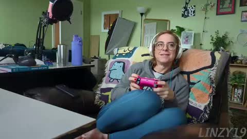 Linzy19 online show from February 2025 06:04:02 PM