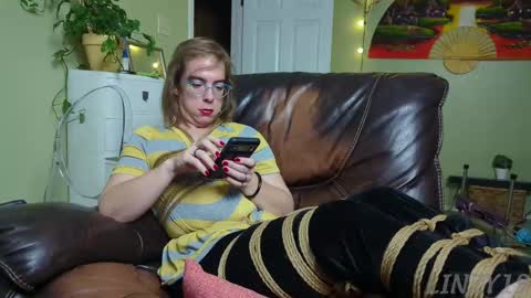 Linzy19 online show from September 2025 03:49:01 AM