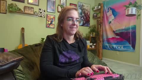 Linzy19 online show from November 2025 05:28:02 AM