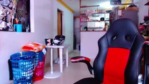 lion_grr online show from November 2025 02:37:02 PM