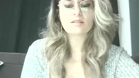 lionessmom online show from October 2025 09:26:02 PM