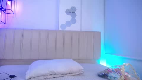 liora_rayne online show from December 2025 02:00:01 PM