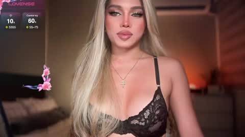 Snapshot of lipstodiefor_ chatting on August 2026 09:48:02 AM Oh my Amber online show from August 2026 09:48:02 AM