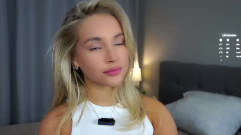 Amelia online show from March 2025 12:04:01 AM