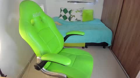 Lisa  online show from December 2025 06:02:01 PM