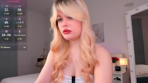Snapshot of lisa_mccoy chatting on May 2026 01:12:01 AM Lisa online show from May 2026 01:12:01 AM