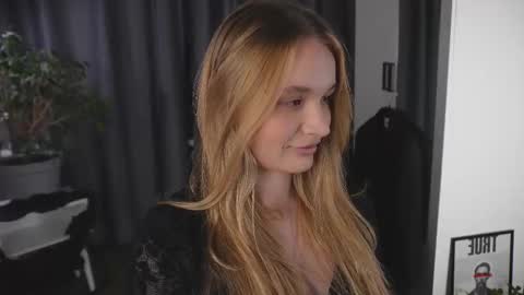 Elisabeth or Lisa online show from October 2025 08:20:01 PM