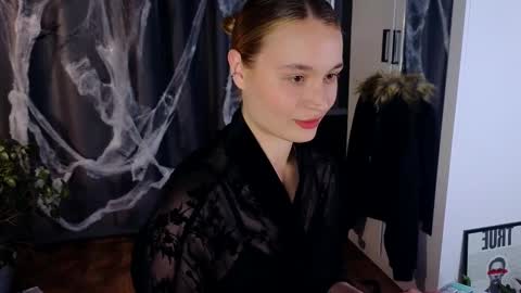 Elisabeth or Lisa online show from October 2025 08:42:01 PM