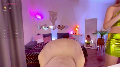 Snapshot of lisamaybe chatting on September 2025 03:33:01 PM Lisa online show from September 2025 03:33:01 PM