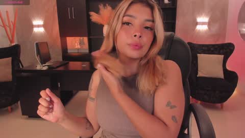 LISA MONROE online show from December 2024 07:46:02 PM