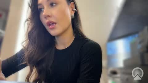 lisandriaaa online show from June 2026 12:21:02 PM