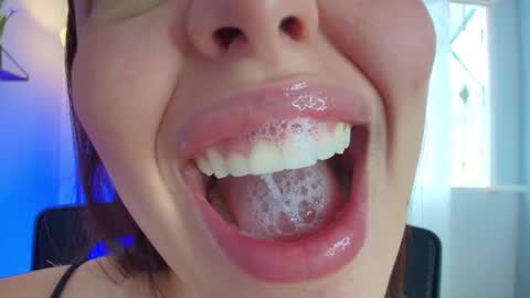 Lisbet online show from March 2025 07:18:01 PM