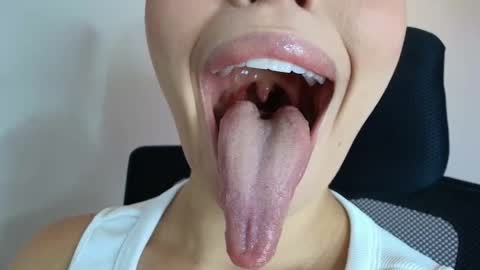 Lisbet online show from October 2025 06:38:02 PM