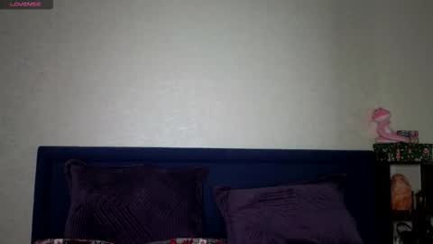 Kris Maks online show from September 2025 03:28:01 PM