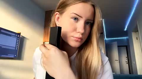 Snapshot of lisi_kiss_ chatting on June 2026 05:06:01 PM Aurora online show from June 2026 05:06:01 PM