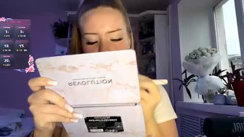 Snapshot of lisi_kiss_ chatting on June 2026 05:25:01 PM Aurora online show from June 2026 05:25:01 PM