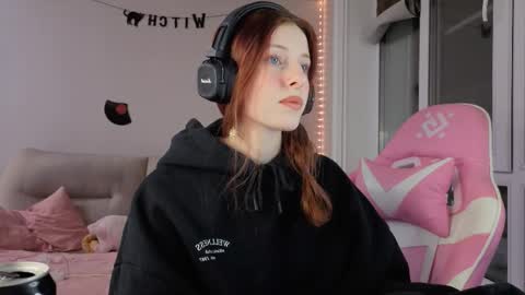 Snapshot of lisiasweet chatting on November 2025 01:32:02 PM Lika online show from November 2025 01:32:02 PM