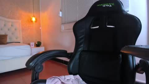 L I S S A  online show from February 2025 10:55:02 AM