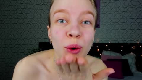 Snapshot of lissa_kitsune chatting on December 2024 02:32:01 PM Lissa online show from December 2024 02:32:01 PM