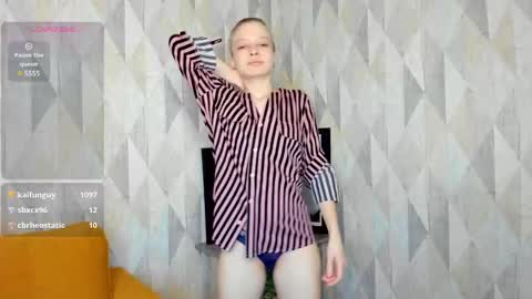 Snapshot of lissa_kitsune chatting on February 2025 01:11:01 PM Lissa online show from February 2025 01:11:01 PM