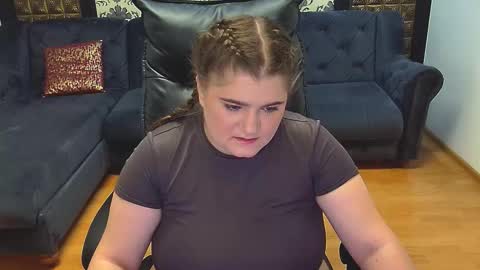 Lisa online show from November 2025 02:16:02 PM