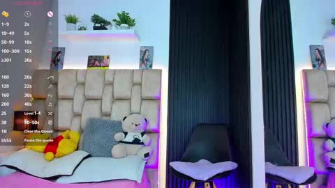 Sophie ---- connected from 1400 to 2100 Colombia time online show from October 2025 07:45:01 PM