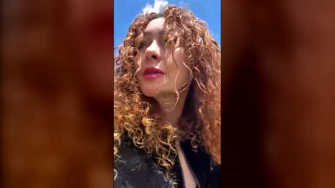 Snapshot of little_izzi chatting on May 2026 06:05:01 PM Izzi online show from May 2026 06:05:01 PM