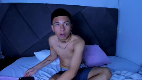 little_kris1 online show from September 2025 01:38:02 PM