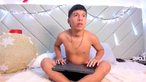 little_kris1 online show from December 2025 12:43:02 PM