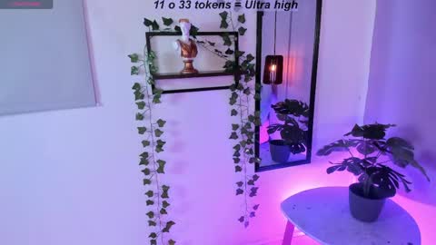 Snapshot of little_lili19 chatting on April 2026 08:57:02 PM Lili online show from April 2026 08:57:02 PM