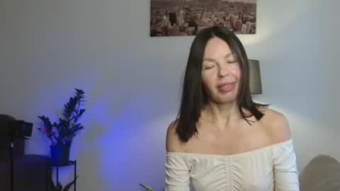 Nicole online show from October 2025 11:19:02 AM