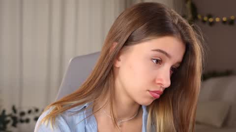 Snapshot of little_poetry chatting on September 2025 03:22:02 PM Kiki online show from September 2025 03:22:02 PM