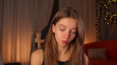 Snapshot of little_poetry chatting on October 2025 04:31:02 PM Kiki online show from October 2025 04:31:02 PM