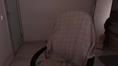 little_pretty_woman online show from April 2026 06:10:01 PM