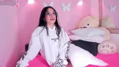 Ari online show from September 2025 12:05:01 PM