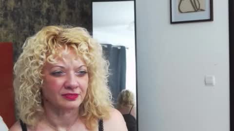 LittleCurlyGirl online show from November 2025 06:10:01 PM