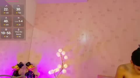 Snapshot of littlee_emilyy_ chatting on April 2026 01:05:02 PM Emily online show from April 2026 01:05:02 PM