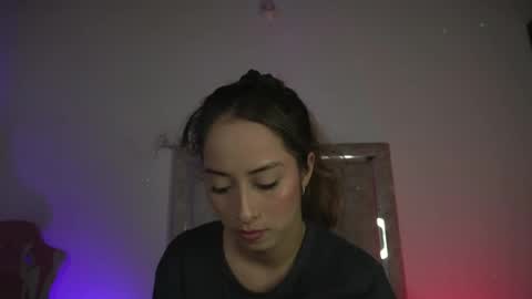 littlee_emma_ online show from May 2026 12:26:01 AM