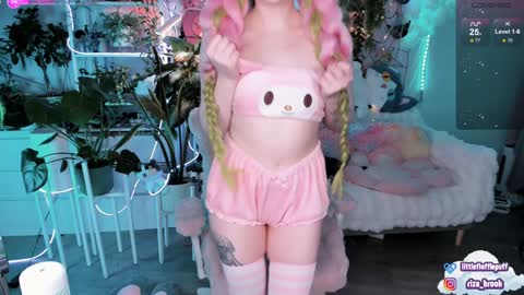 Riza Riri Puff  online show from December 2024 05:05:02 AM