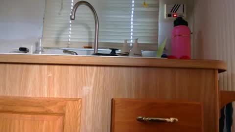 littleleo_96 online show from November 2025 05:45:03 PM