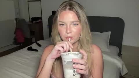 Marciabrady online show from November 2025 01:28:02 AM